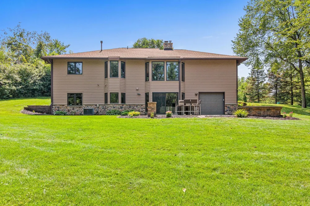 2915 Bruce Court Inver Grove Heights, MN 55077
