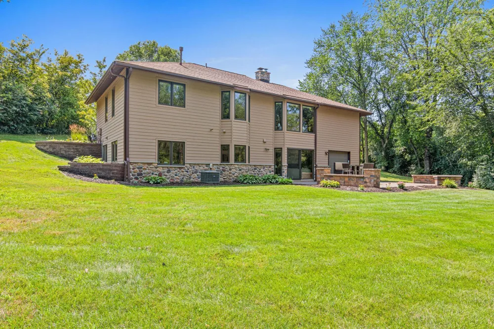 2915 Bruce Court Inver Grove Heights, MN 55077
