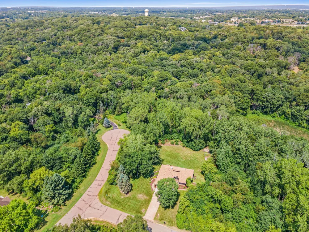 2915 Bruce Court Inver Grove Heights, MN 55077