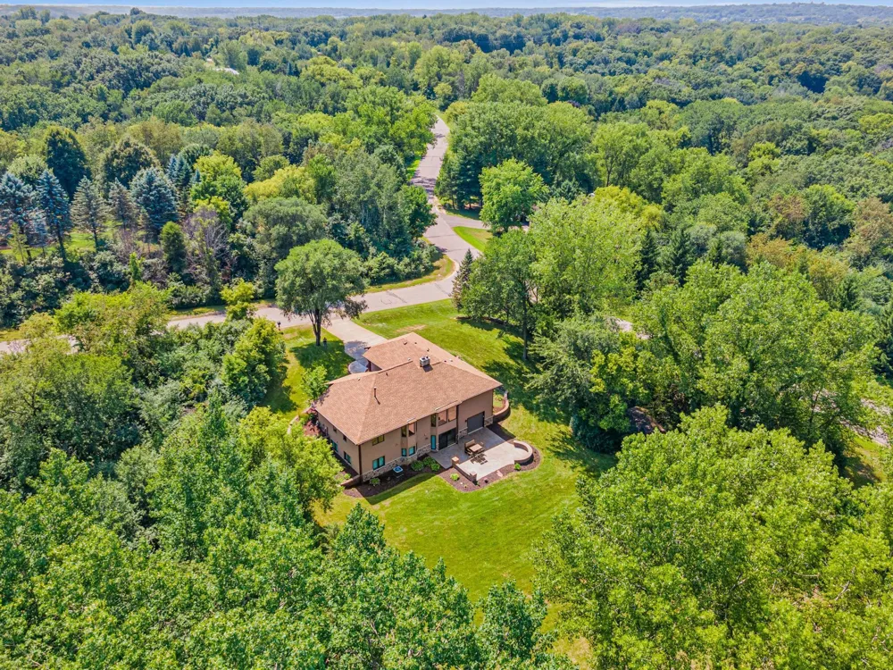 2915 Bruce Court Inver Grove Heights, MN 55077
