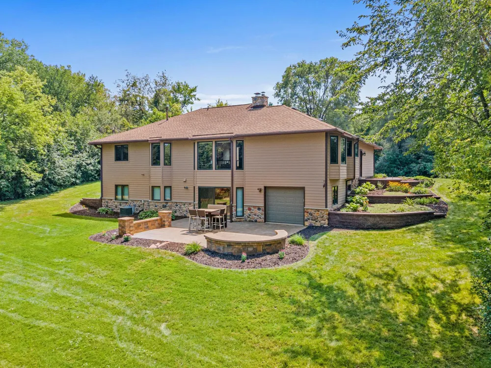 2915 Bruce Court Inver Grove Heights, MN 55077