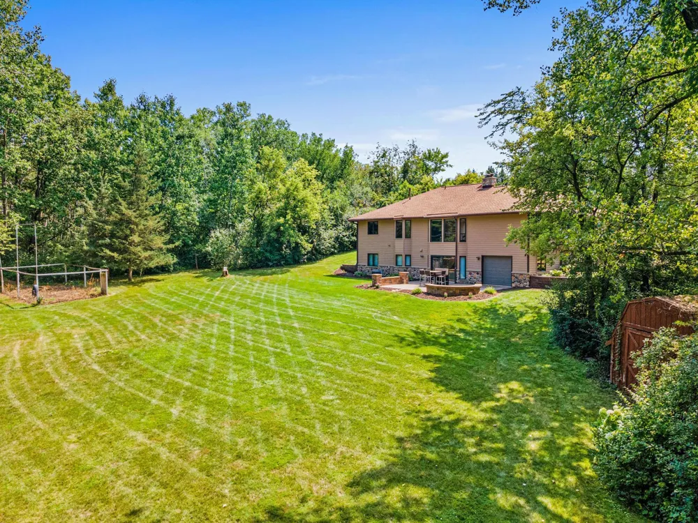 2915 Bruce Court Inver Grove Heights, MN 55077