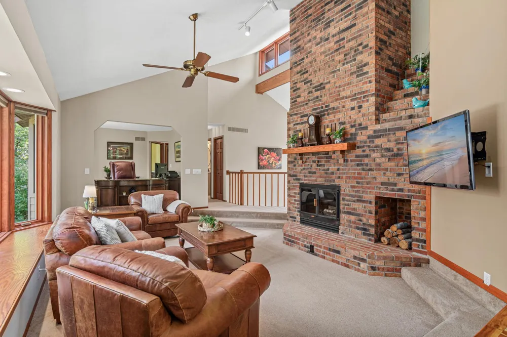 2915 Bruce Court Inver Grove Heights, MN 55077
