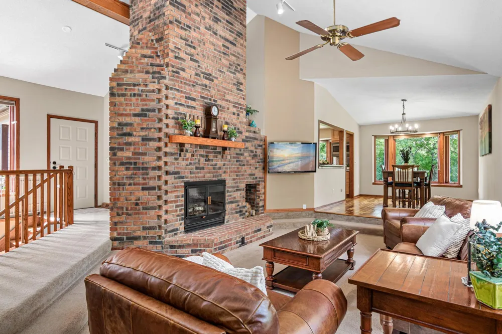 2915 Bruce Court Inver Grove Heights, MN 55077