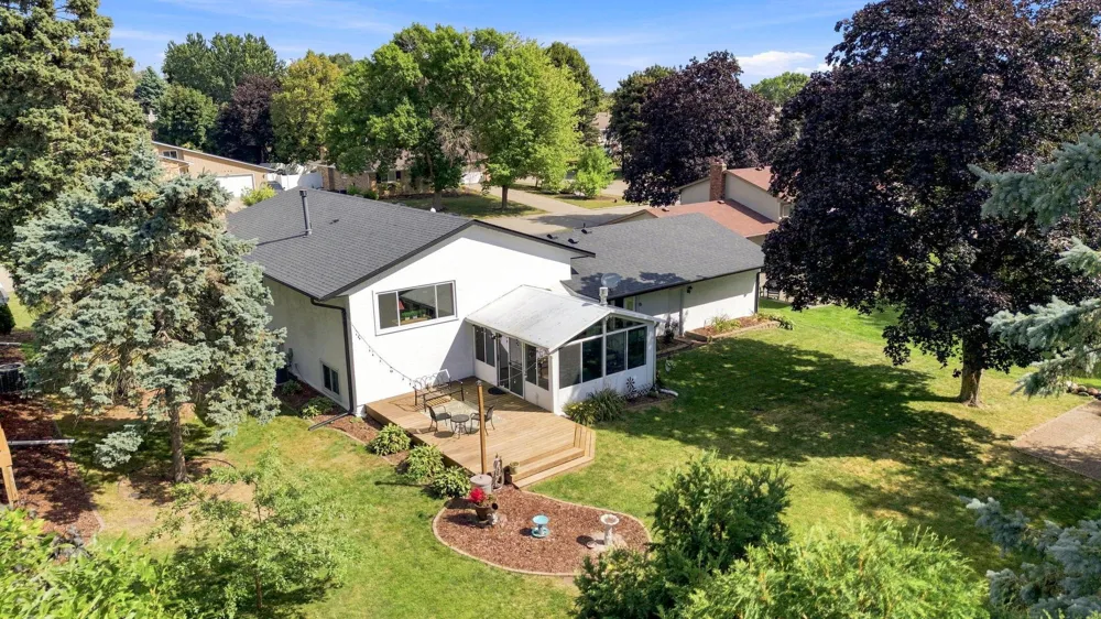 7565 Paul Road Woodbury, MN 55125