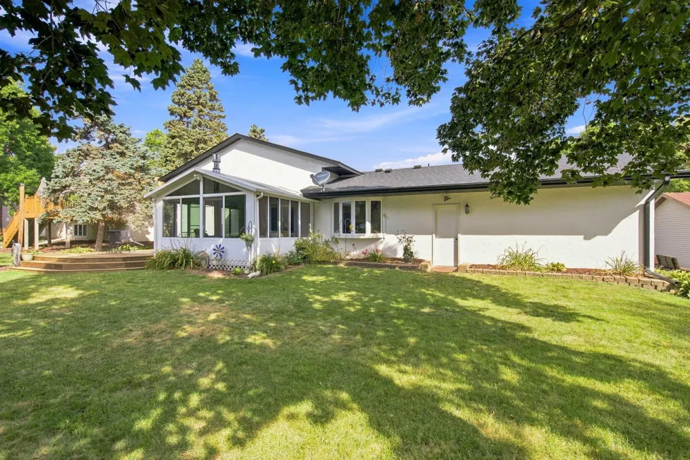 7565 Paul Road Woodbury, MN 55125