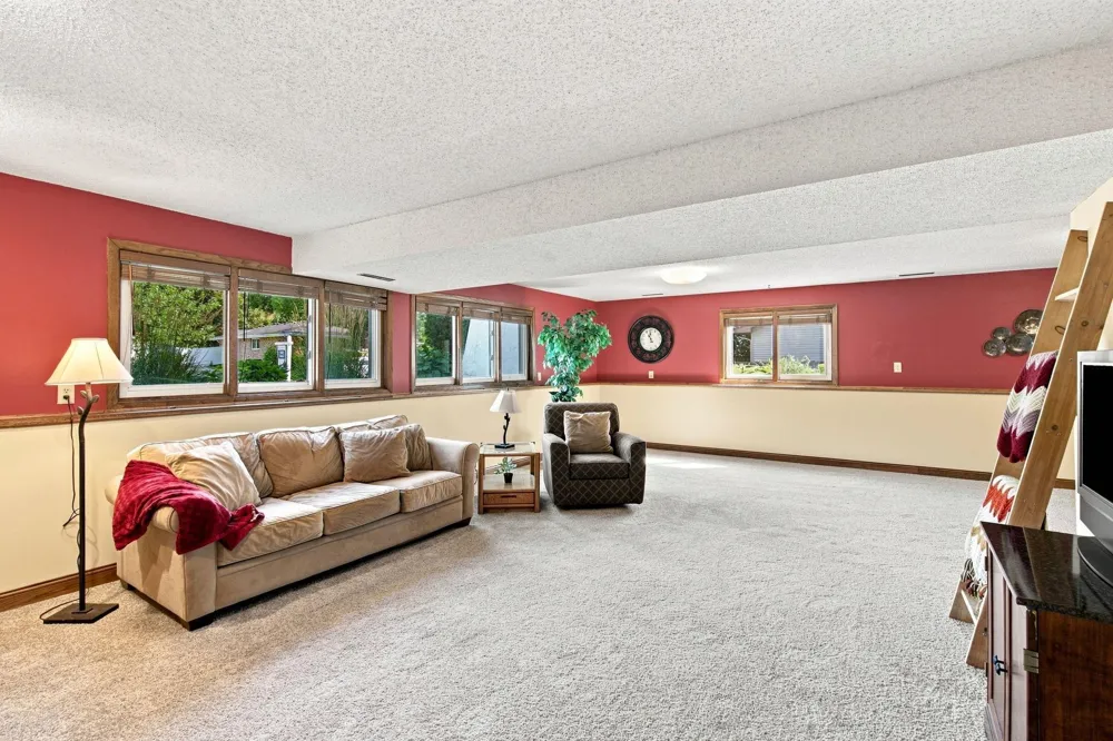 7565 Paul Road Woodbury, MN 55125