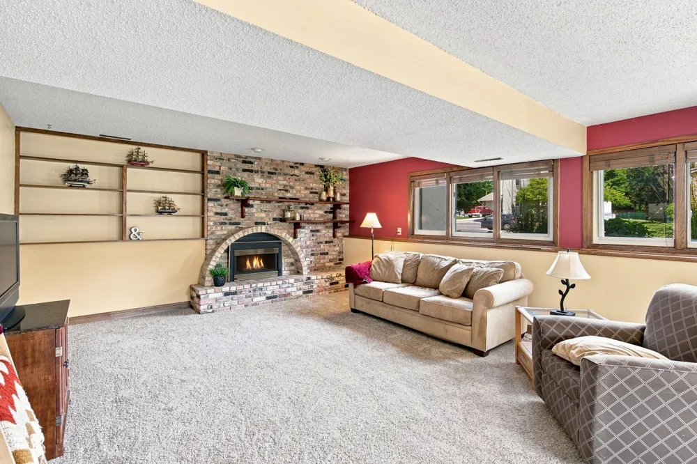 7565 Paul Road Woodbury, MN 55125