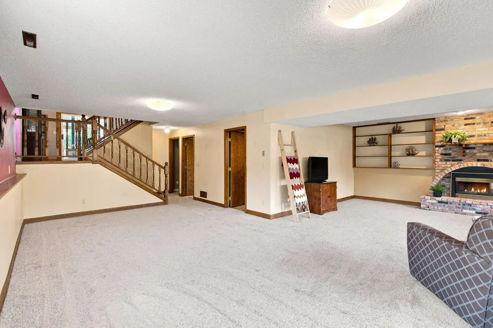 7565 Paul Road Woodbury, MN 55125