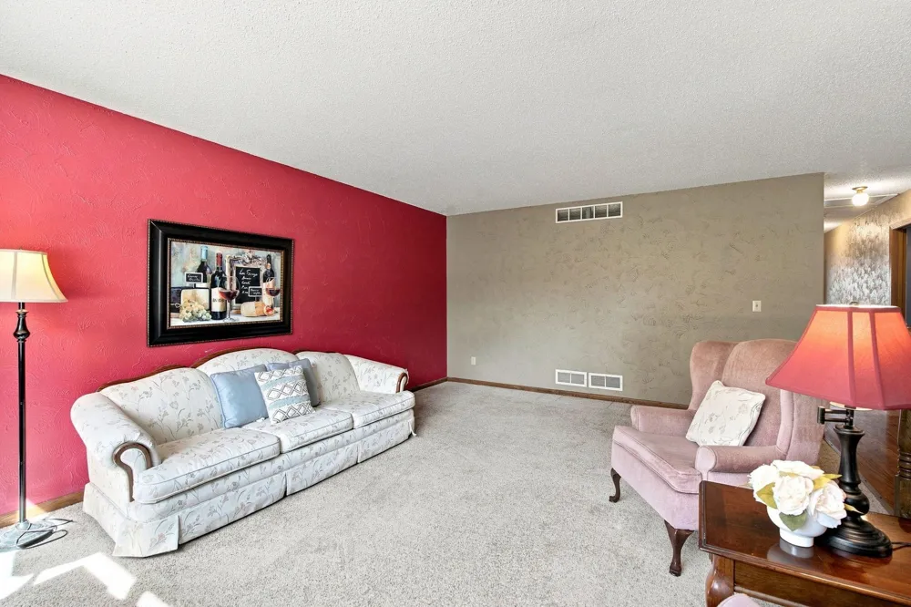 7565 Paul Road Woodbury, MN 55125