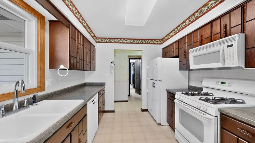 115 1st Street SE Plainview, MN 55964