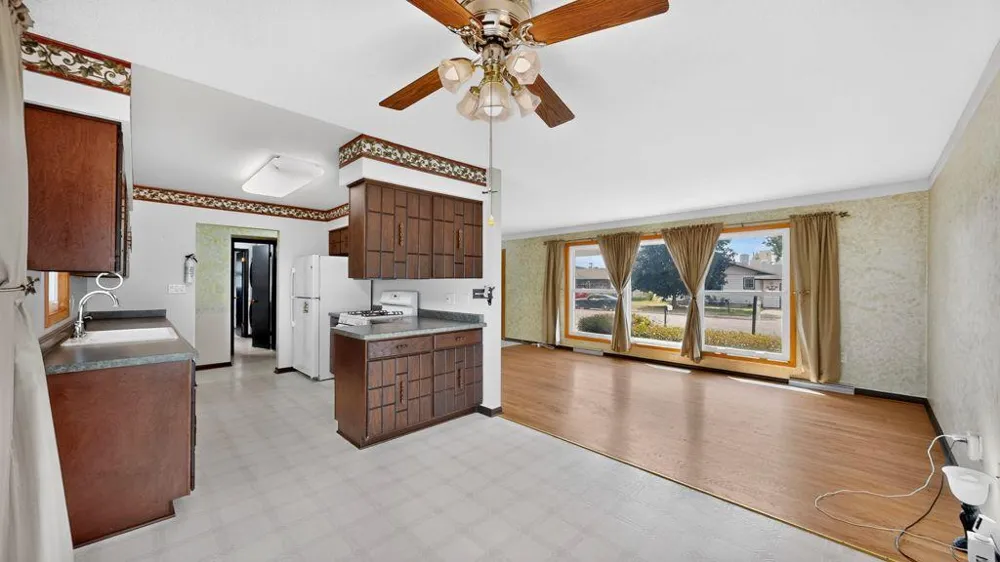 115 1st Street SE Plainview, MN 55964