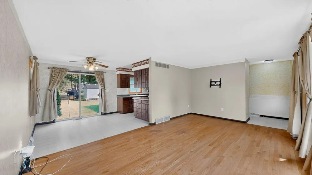 115 1st Street SE Plainview, MN 55964