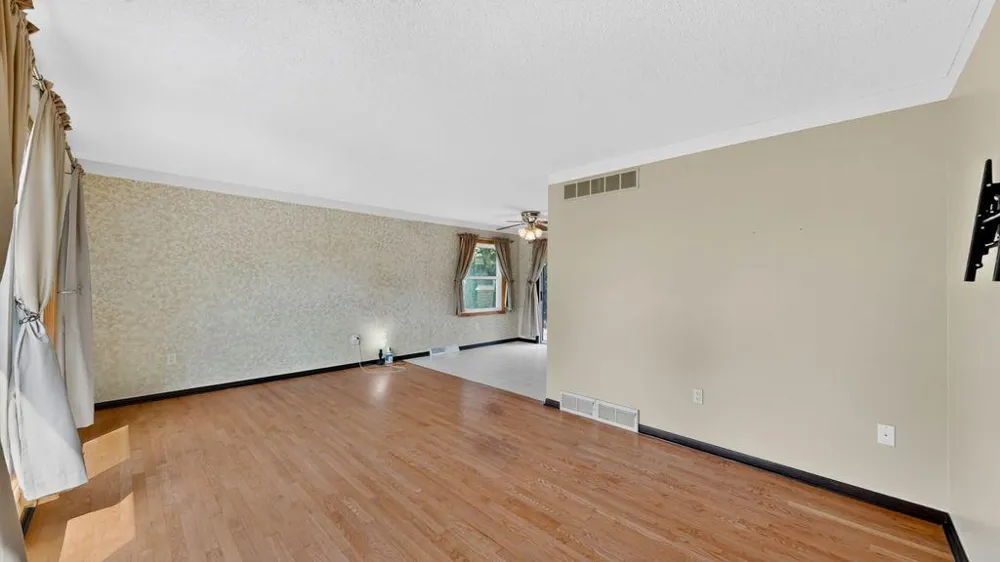 115 1st Street SE Plainview, MN 55964