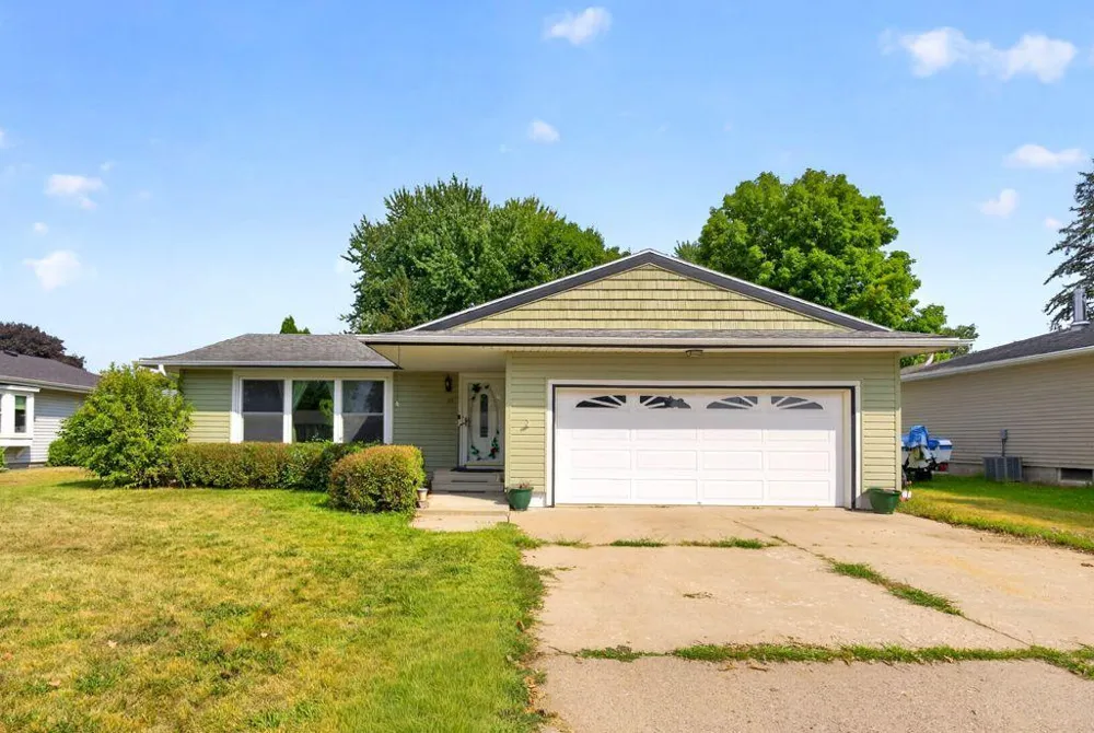 115 1st Street SE Plainview, MN 55964