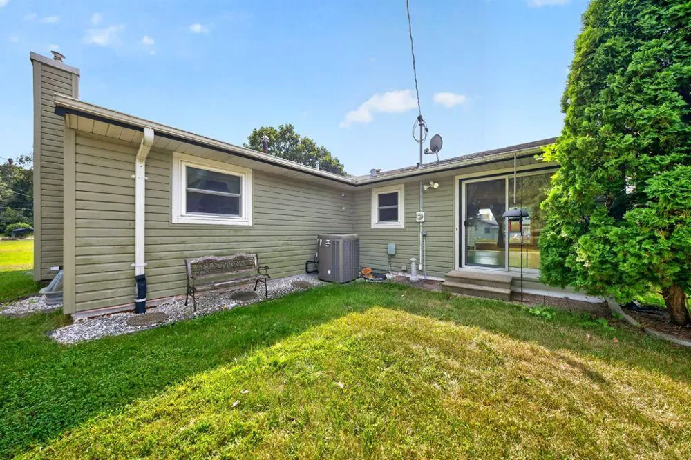 115 1st Street SE Plainview, MN 55964