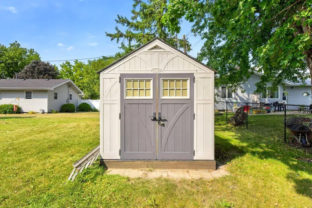 115 1st Street SE Plainview, MN 55964