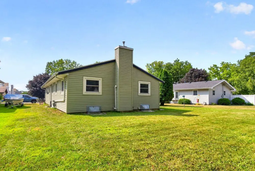 115 1st Street SE Plainview, MN 55964