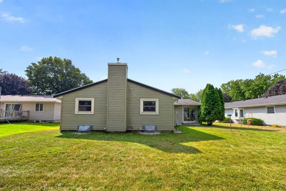 115 1st Street SE Plainview, MN 55964
