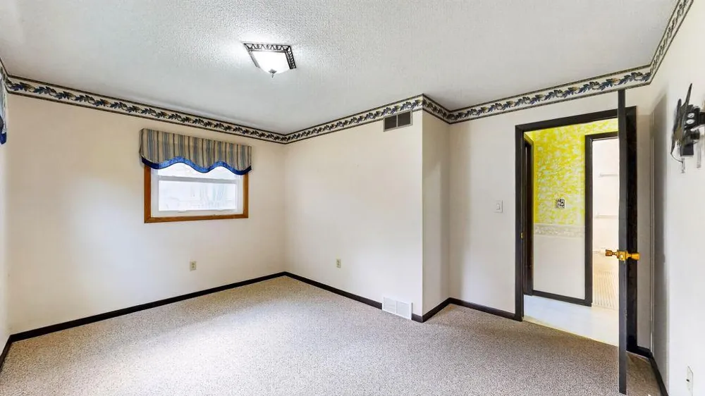 115 1st Street SE Plainview, MN 55964