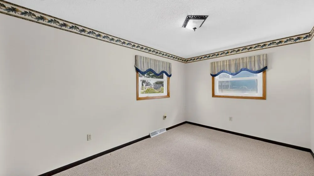 115 1st Street SE Plainview, MN 55964