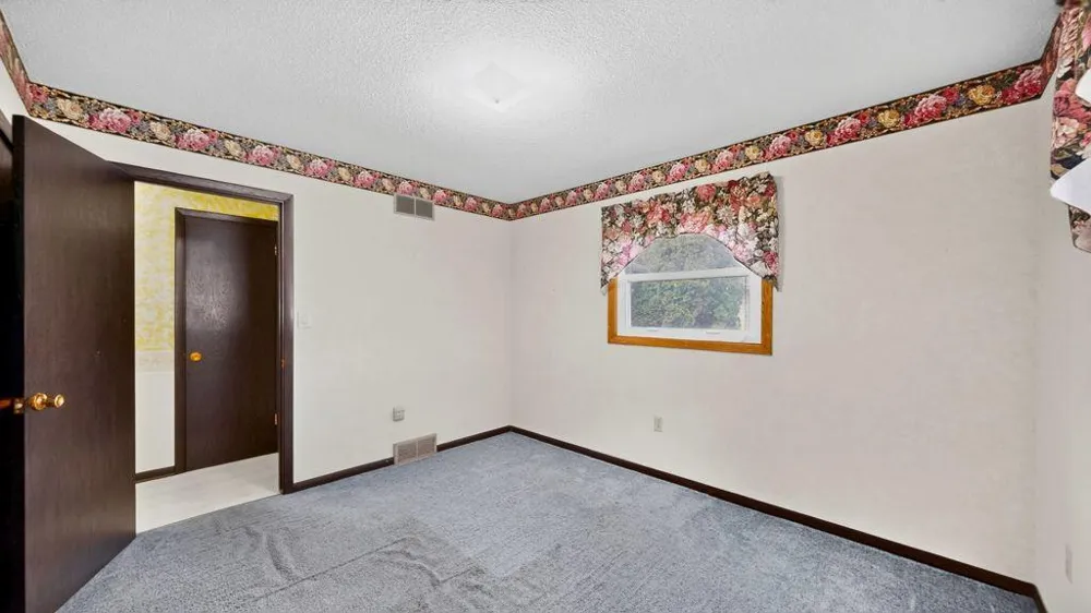 115 1st Street SE Plainview, MN 55964