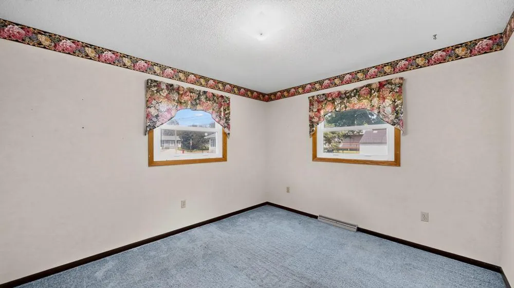 115 1st Street SE Plainview, MN 55964