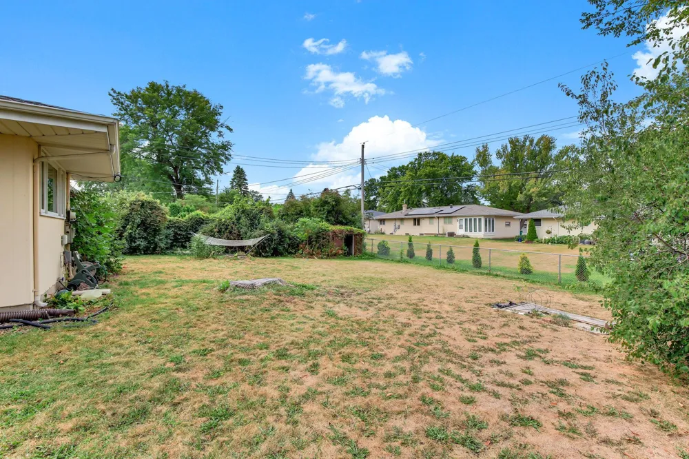 2801 Galtier Street Roseville, MN 55113