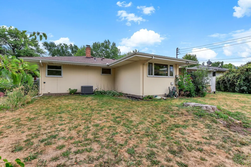 2801 Galtier Street Roseville, MN 55113