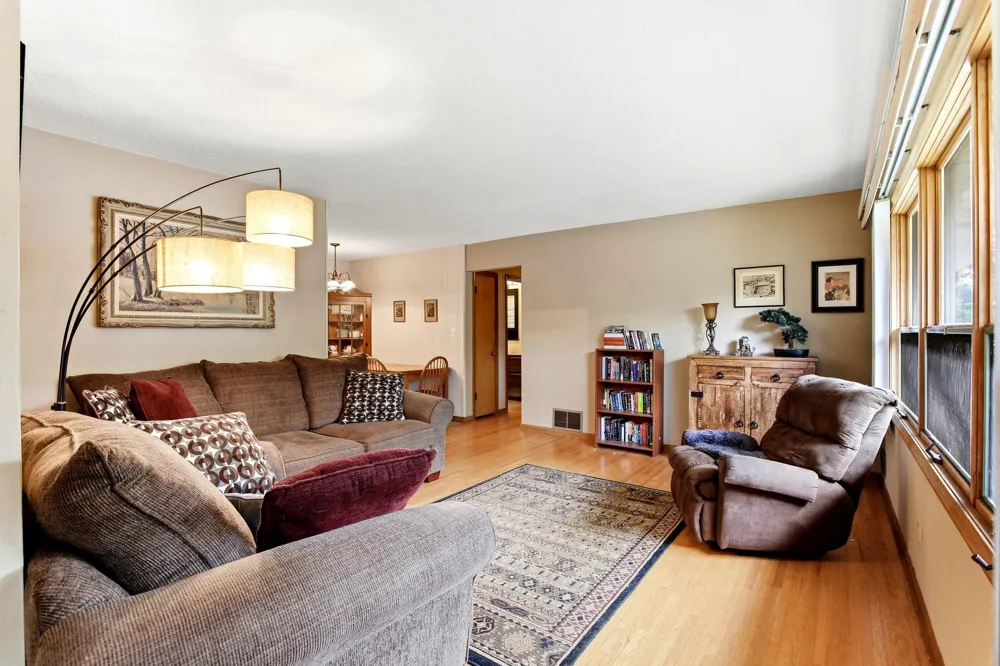 2801 Galtier Street Roseville, MN 55113