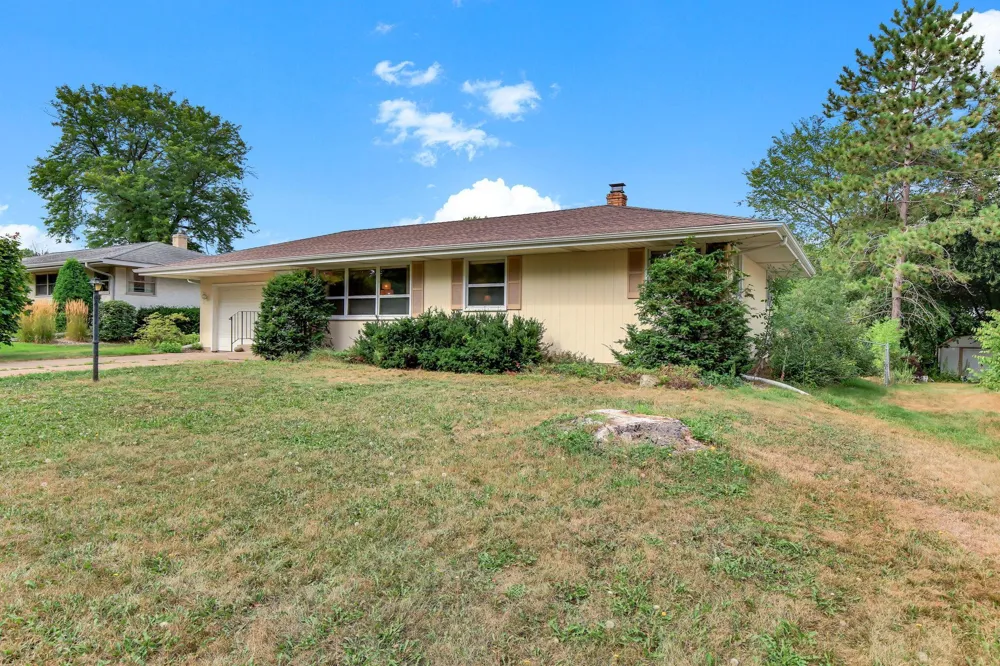 2801 Galtier Street Roseville, MN 55113