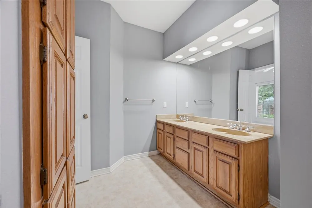 1300 Cantor Drive #130 Arlington, TX 76011