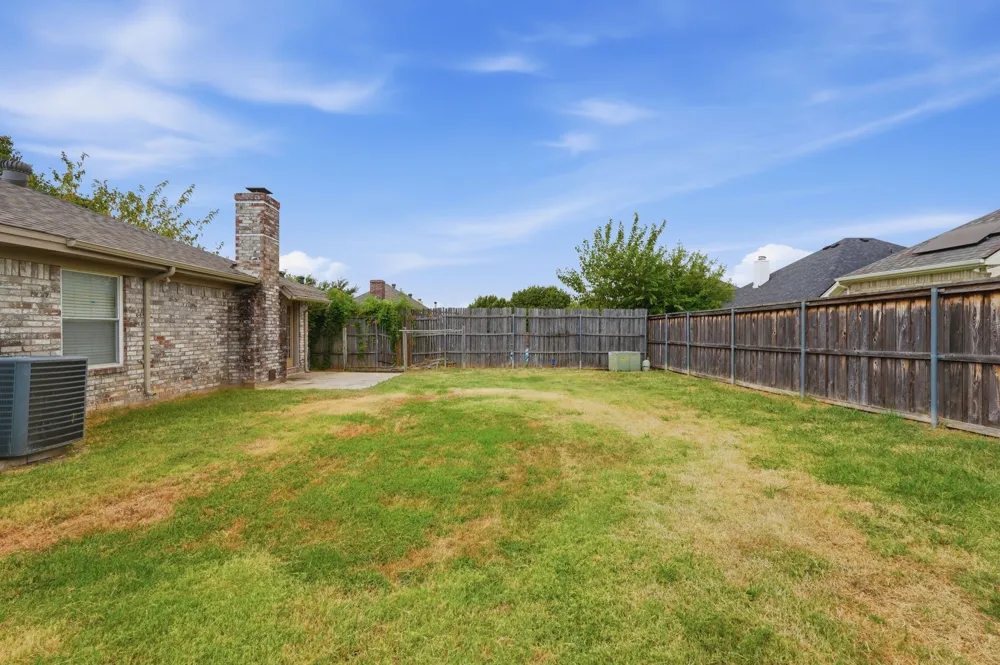 6017 Sundown Drive Watauga, TX 76148