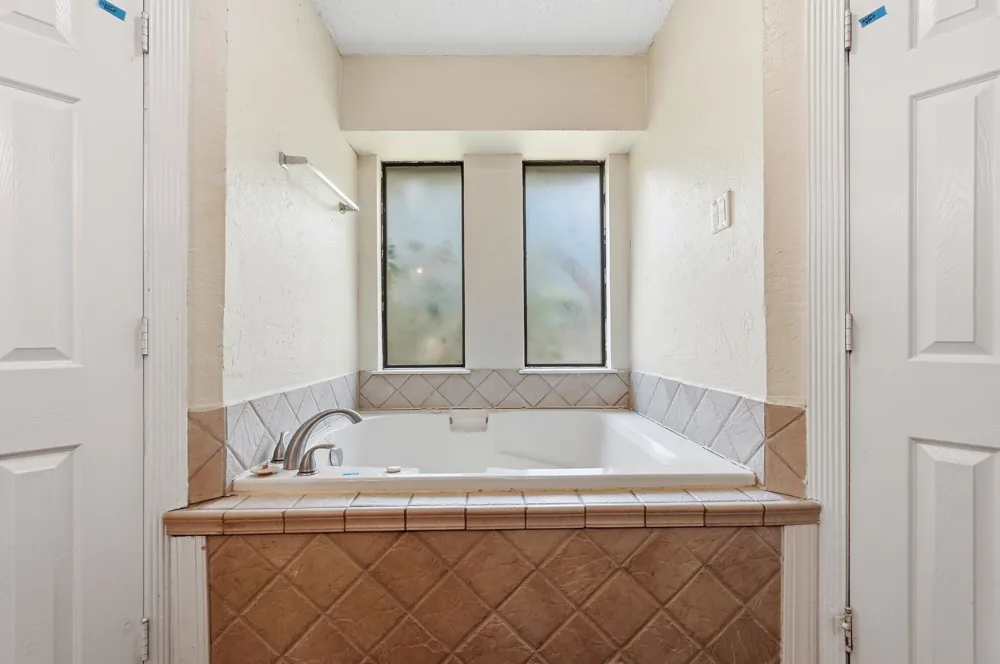 6017 Sundown Drive Watauga, TX 76148