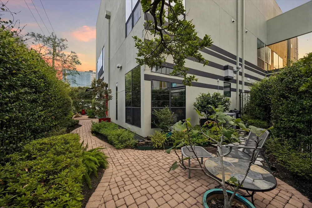 2608 Montrose Boulevard Houston, TX 77006