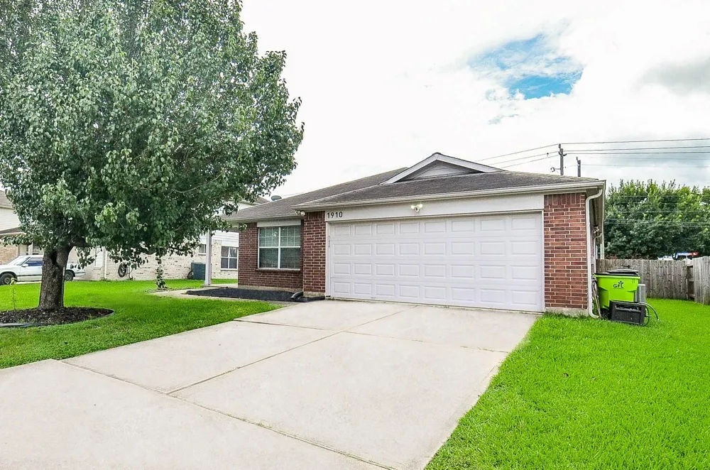 1910 Poco Drive Missouri City, TX 77489