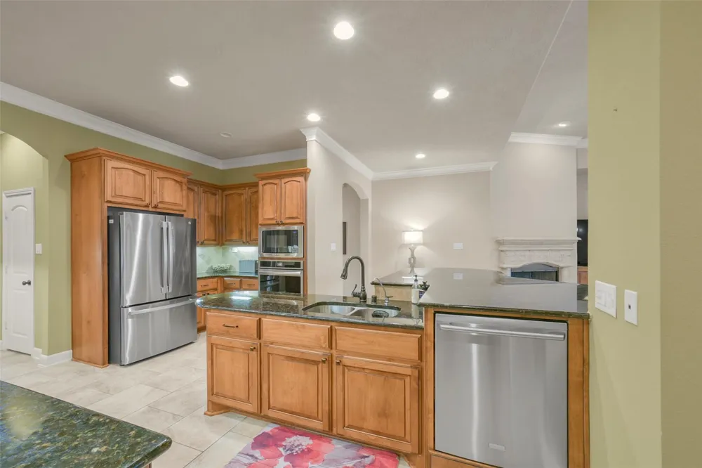 21214 Redcrest Manor Drive Richmond, TX 77406