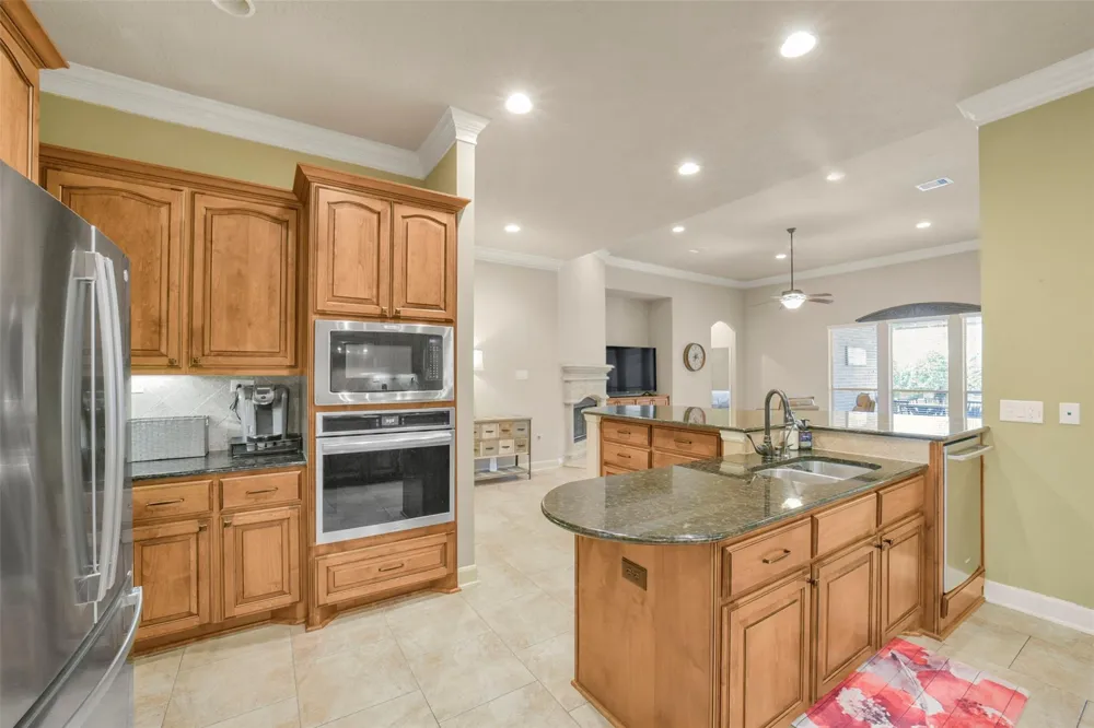 21214 Redcrest Manor Drive Richmond, TX 77406