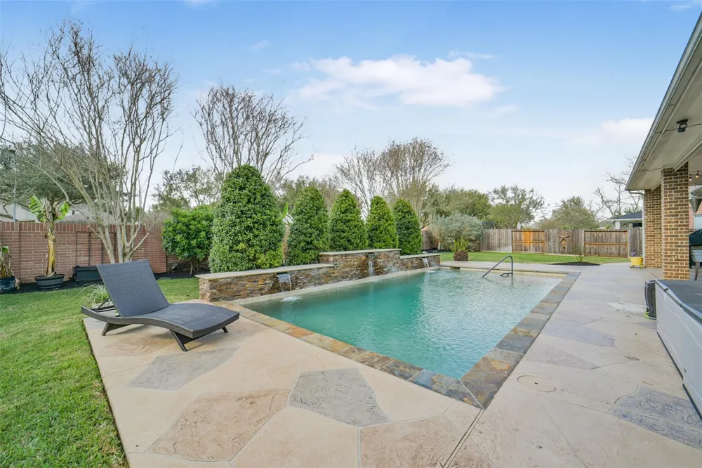 21214 Redcrest Manor Drive Richmond, TX 77406