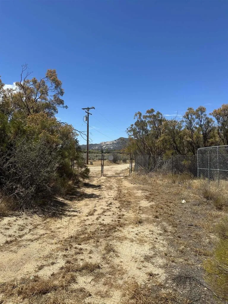 54174 Mdw Vly Lane Anza, CA 92539