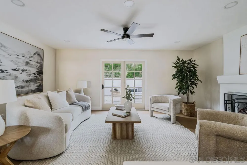 5994 Amaya Dr La Mesa, CA 91942