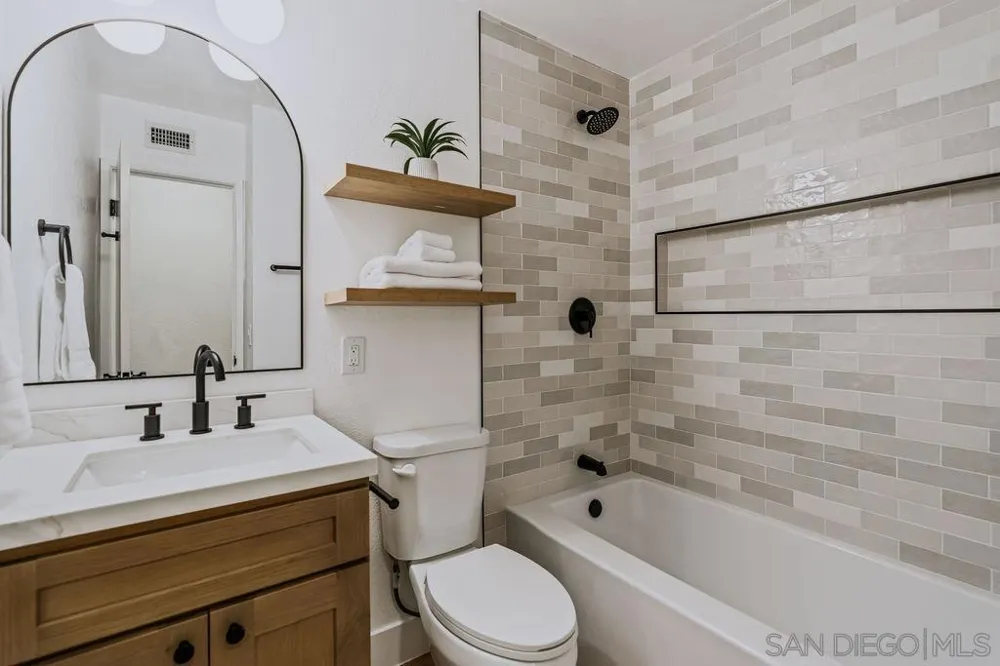 5994 Amaya Dr La Mesa, CA 91942