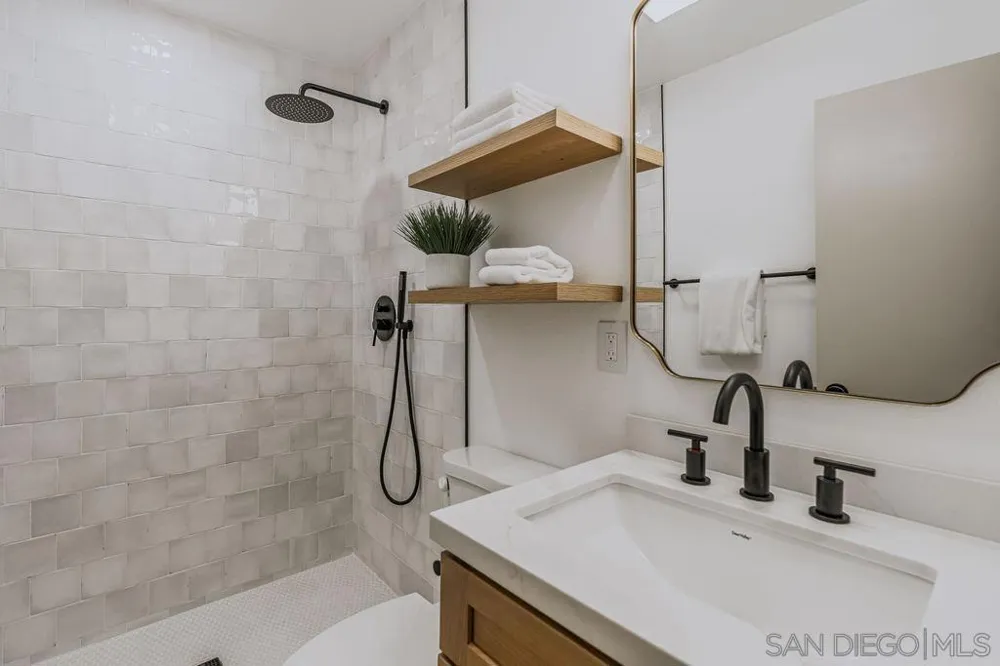 5994 Amaya Dr La Mesa, CA 91942