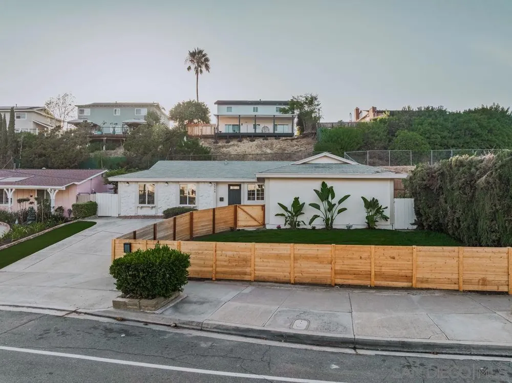 5994 Amaya Dr La Mesa, CA 91942