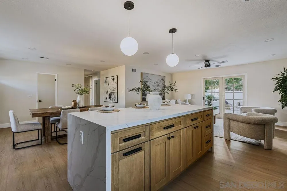 5994 Amaya Dr La Mesa, CA 91942