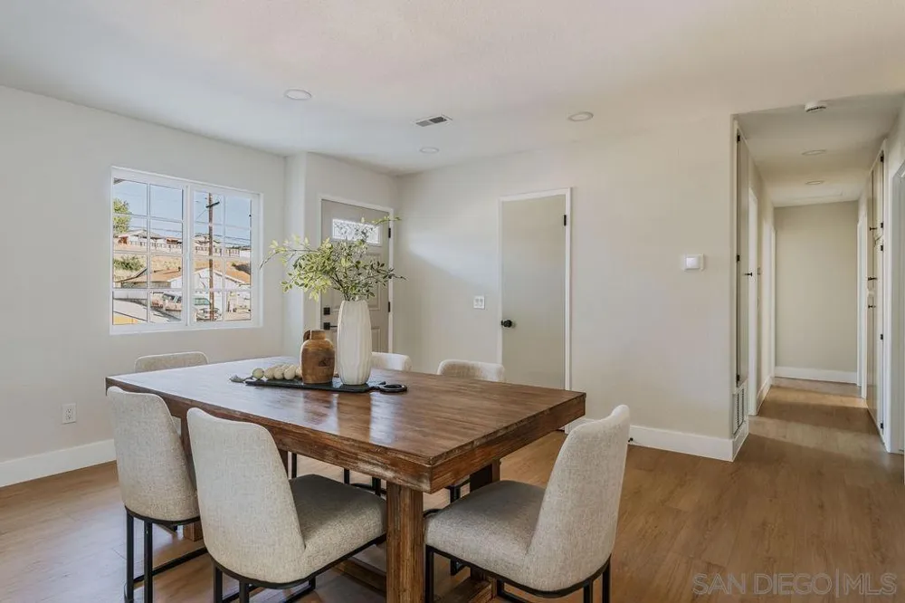 5994 Amaya Dr La Mesa, CA 91942