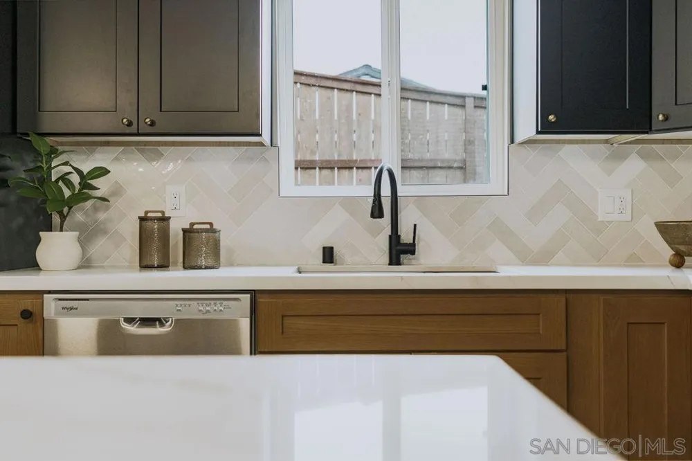 5994 Amaya Dr La Mesa, CA 91942