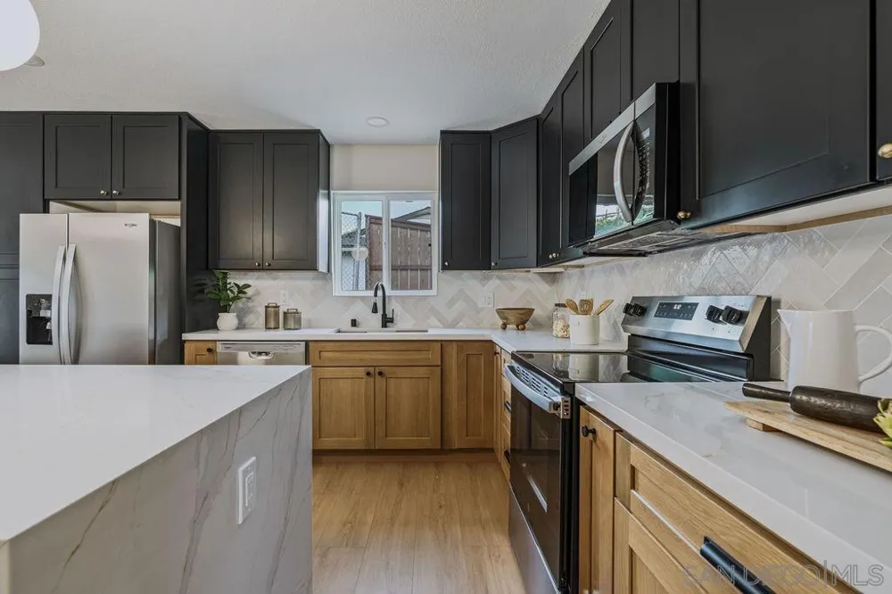 5994 Amaya Dr La Mesa, CA 91942