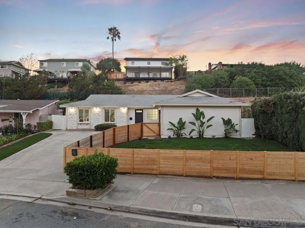 5994 Amaya Dr La Mesa, CA 91942
