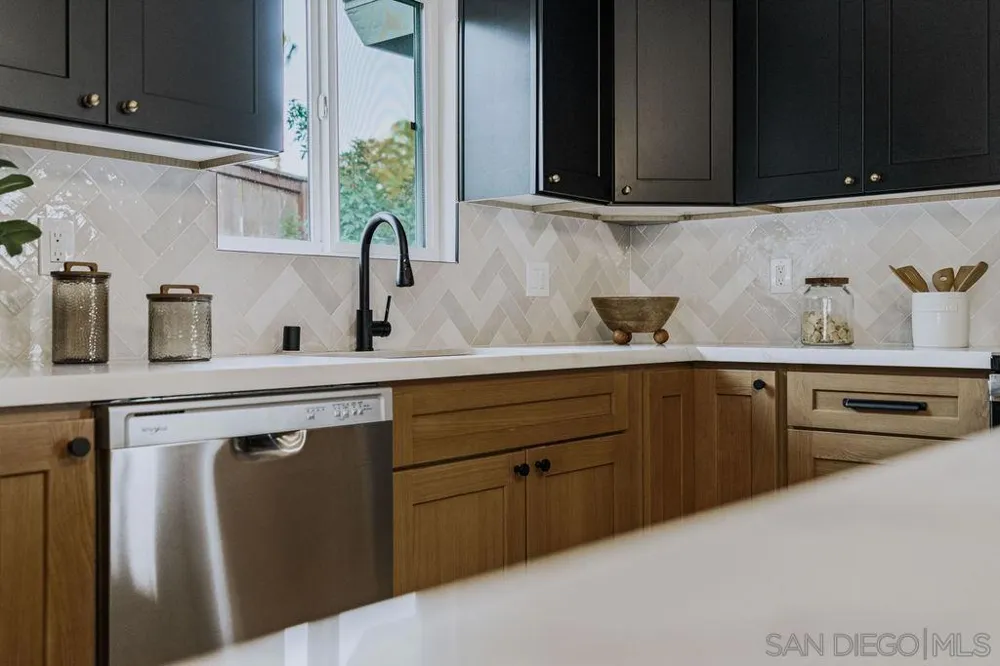 5994 Amaya Dr La Mesa, CA 91942